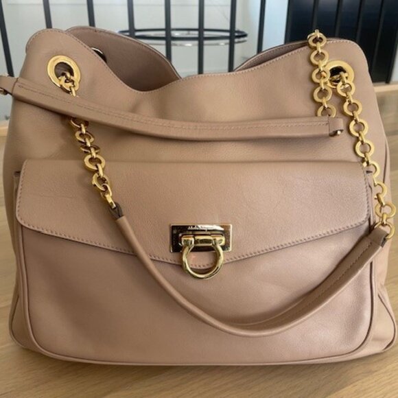 Salvatore Ferragamo SHEBA Bisque Tote Chain Shoulder Bag: EXCELLENT CONDITION - Picture 2 of 8